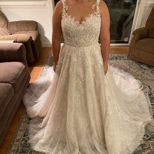 Essense of Austrailia Designs Wedding Dress - NEW!!! NEVER WORN!